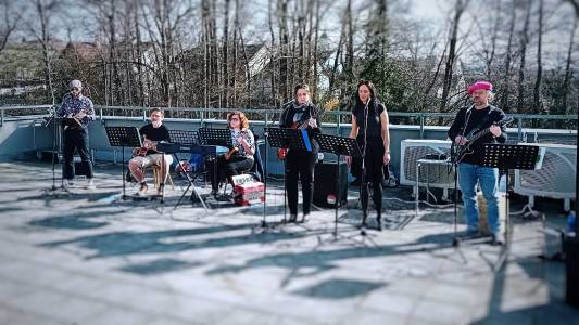 Vystoupení DDDV Bandu na terase