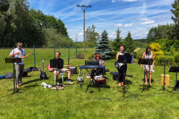 Kapela DDDV Band na svém přírodním podiu