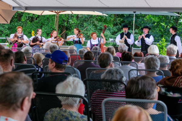 O vystoupení Pošumavské dudácké muziky byl velký zájem